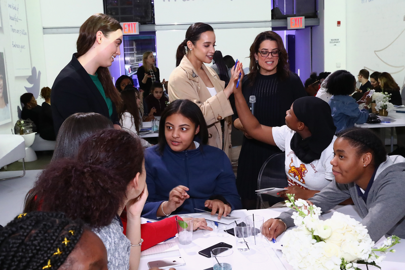 Dascha Polanco (enter) and attendees and organizers of the Dove self-esteem workshop